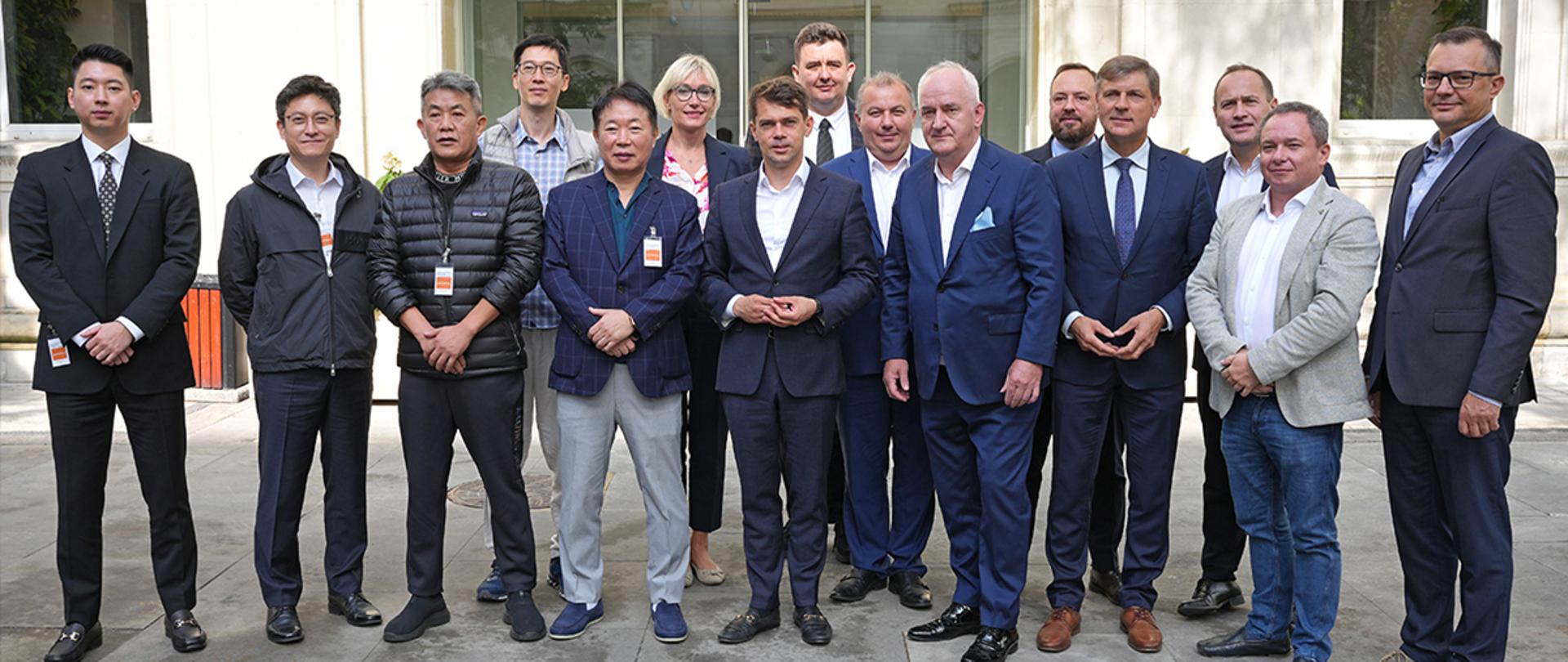 Secretary of State Michał Kołodziejczak and Director General of the Ministry of Agriculture and Rural Development Bogusław Wijatyk during the meeting with the delegation of Korean entrepreneurs