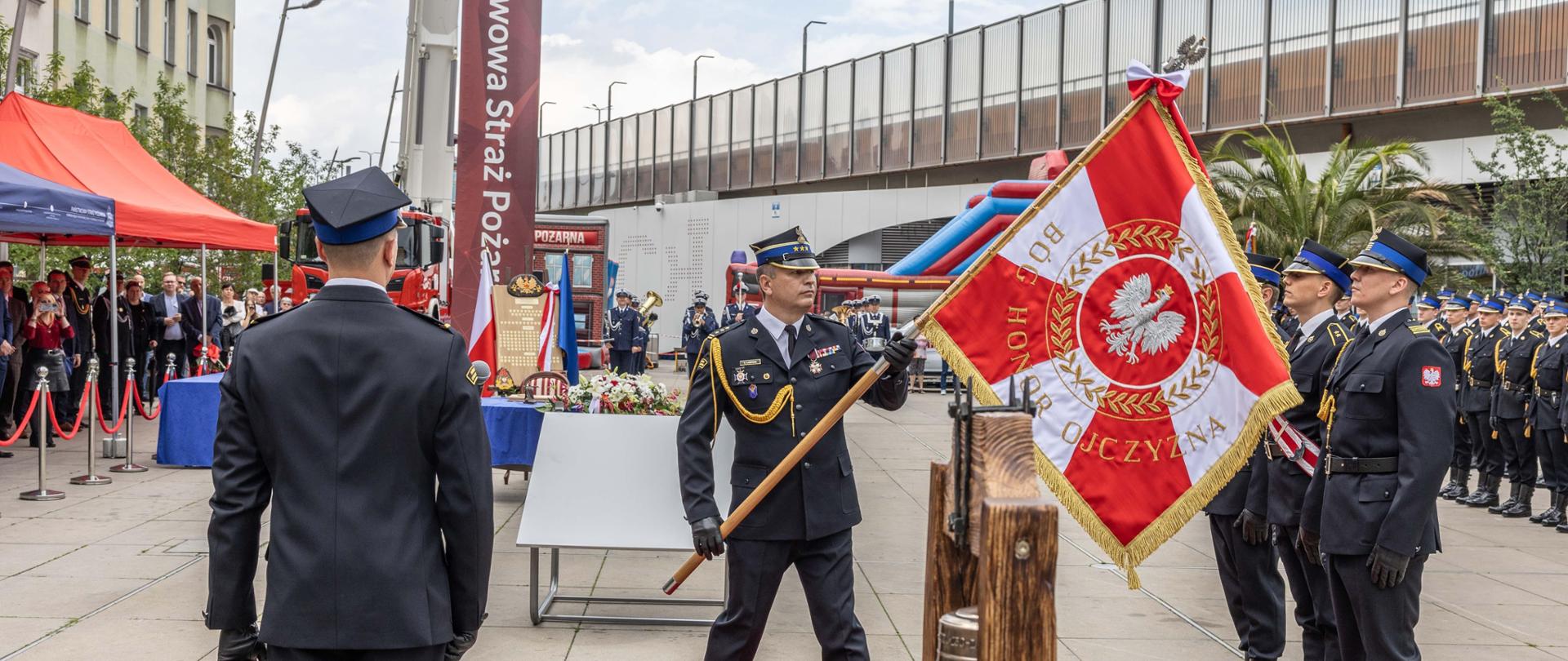 Obchody Dnia Strażaka, połączone z uroczystością nadania sztandaru Komendzie oraz rocznicą 150-lecia Chorzowskiej Straży Pożarnej