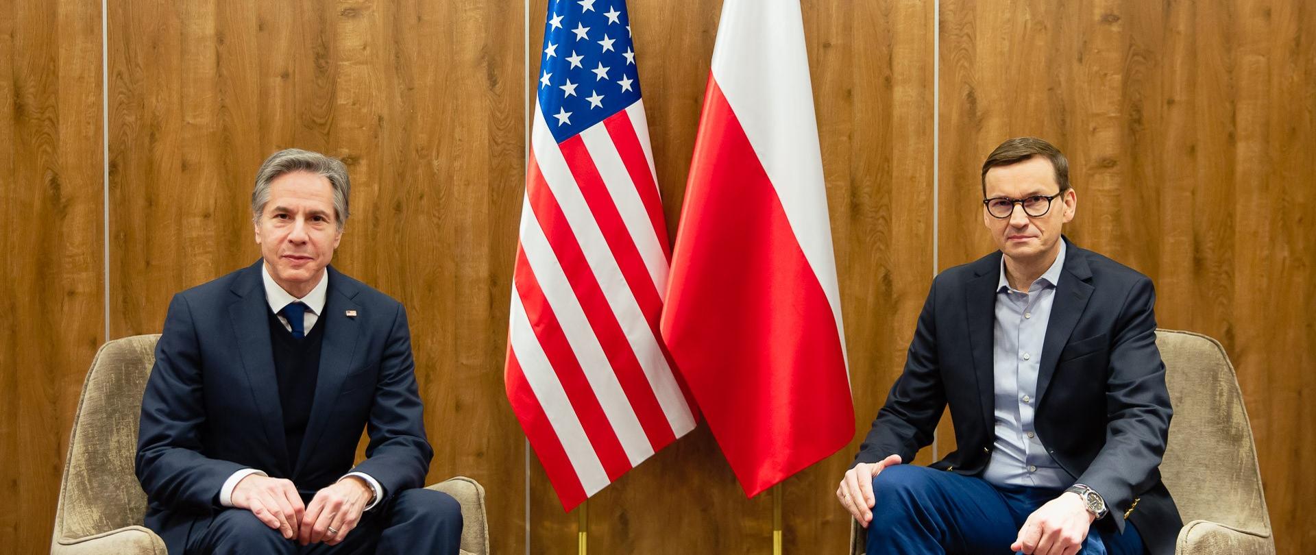 Premier Mateusz Morawiecki i sekretarz stanu USA Antony Blinken podczas rozmowy.