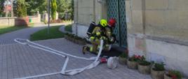 Ćwiczenia strażaków na obiekcie kościoła