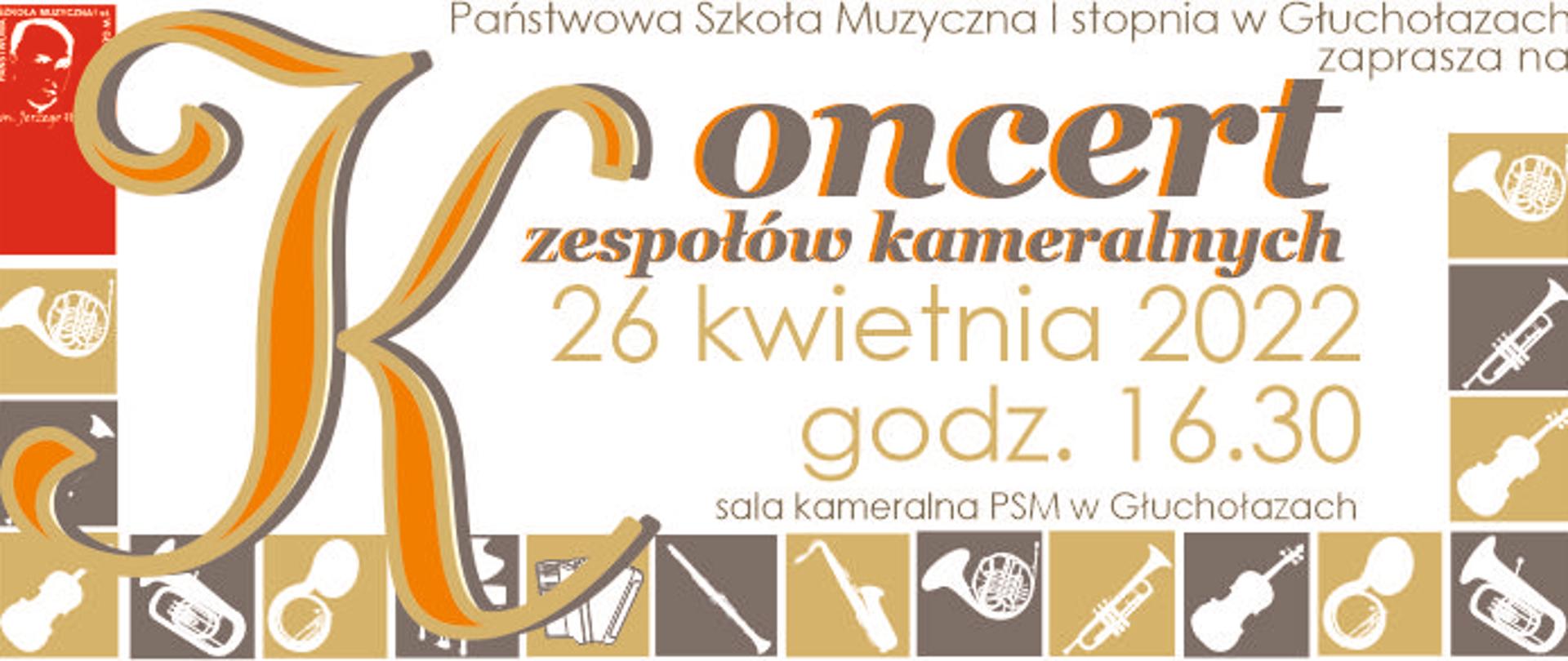 Plakat format panoramiczny. Przy górnej krawędzi napis - pełna nazwa szkoły. Pozostałe krawędzie naprzemiennie dwukolorowe kwadraty z logotypami różnych instrumentów. W lewym górnym rogu logo szkoły na czerwonym tle. Centralnie napis Koncert zespołów kameralnych, 26 kwietnia 2022, godz. 16.30, sala kameralna PSM w Głuchołazach. Całość w odcieniach beżu. 