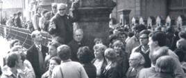 Pielgrzymka do Częstochowy-rok 1983. Ojciec Miecznikowski zorganizował pielgrzymkę na wezwanie ks. Jerzego Popiełuszki, aby świat pracy jechał modlić się na Jasną Górę, podziękować za otrzymane łaski i opiekę.