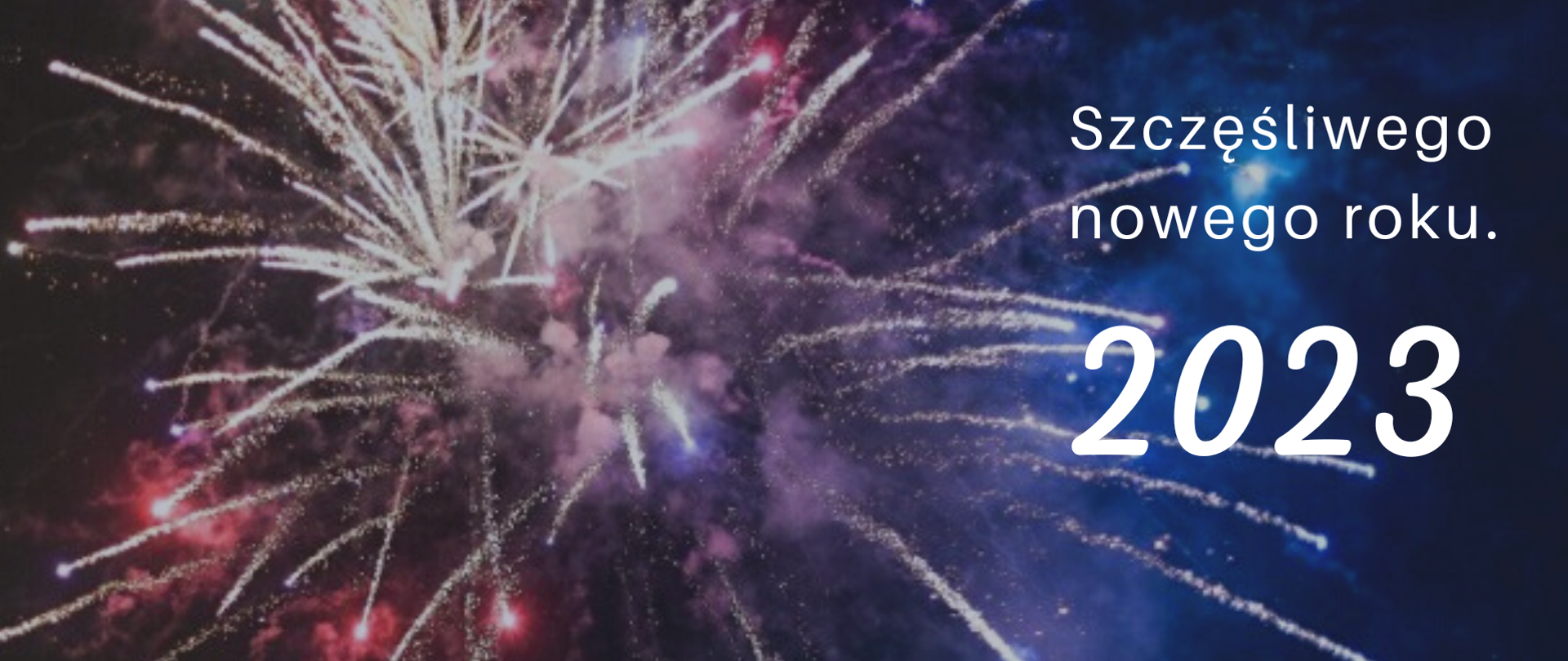 Wybuchające fajerwerki i napis szczęśliwego nowego roku 2023