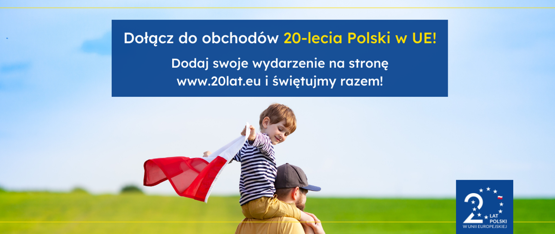 Mężczyzna trzyma chłopca na barana, chłopiec trzyma flagę Polski