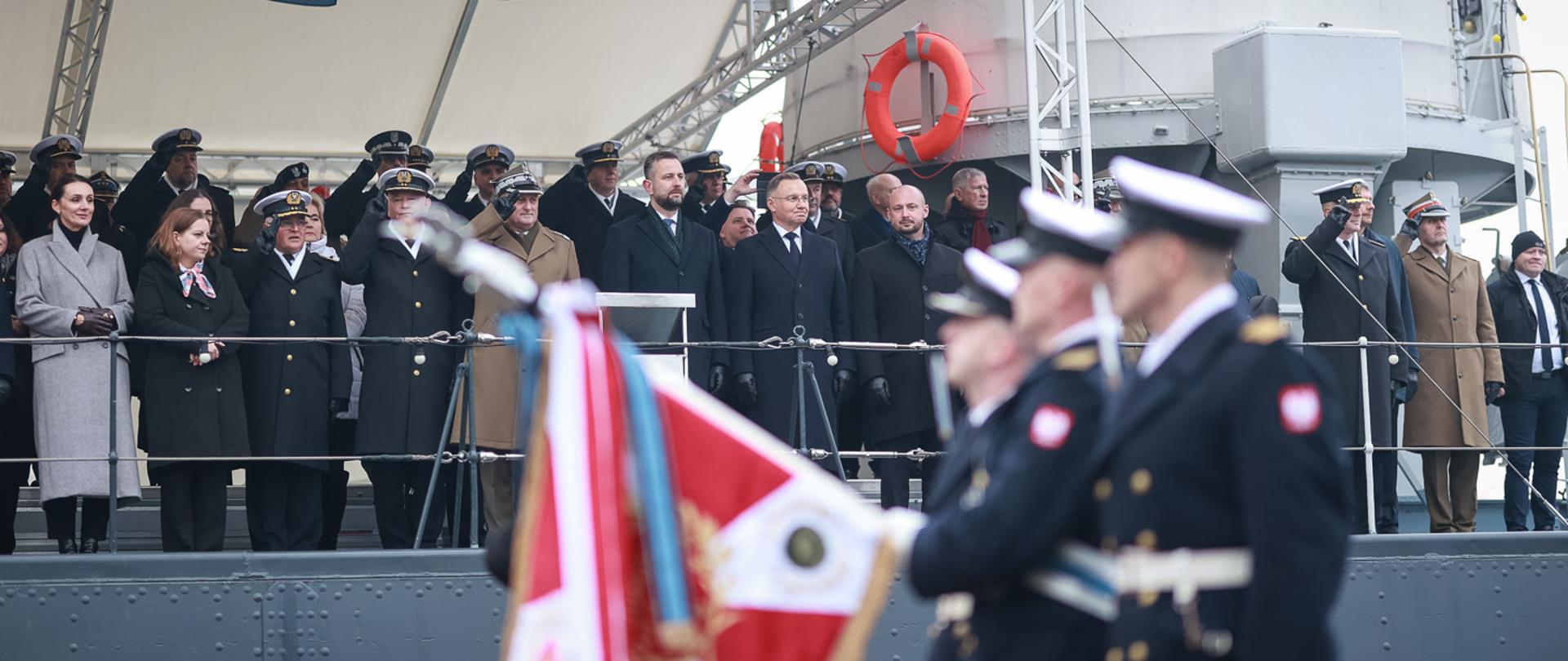 W czwartek 28 listopada 2024 r. o godz. 11.30 przed Okrętem-Muzeum ORP Błyskawica na Skwerze Kościuszki w Gdyni, Pan Władysław Kosiniak-Kamysz Wicepremier, Minister Obrony Narodowej wziął udział w uroczystych obchodach Święta Marynarki Wojennej.