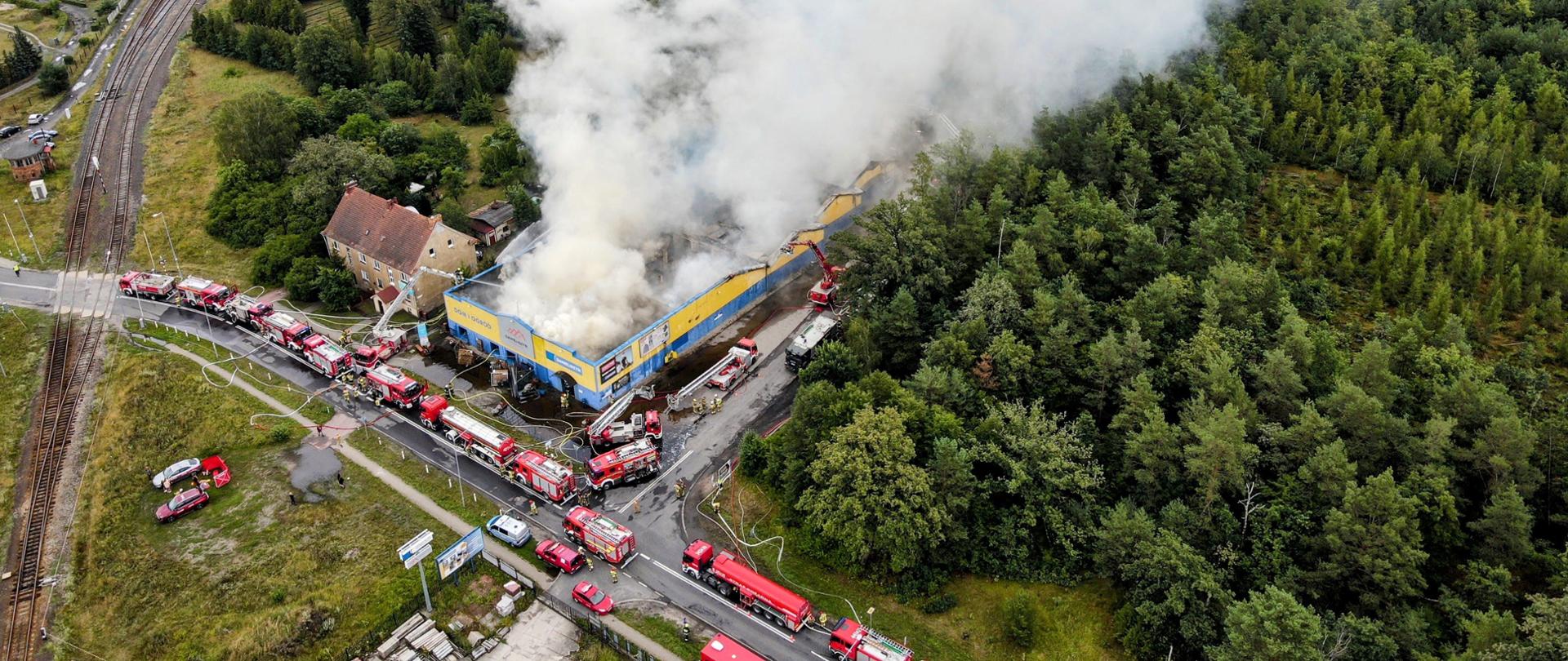 Pożar marketu budowlanego w Żaganiu