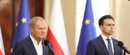 Premier Donald Tusk oraz Minister Finansów Andrzej Domański podczas konferencji prasowej w KPRM.