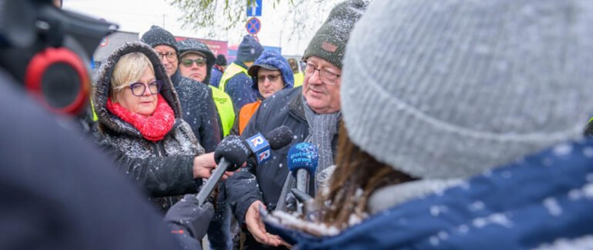 Wojewoda podkarpacki Teresa Kubas-Hul i minister rolnictwa Czesław Siekierski podczas spotkania z rolnikami