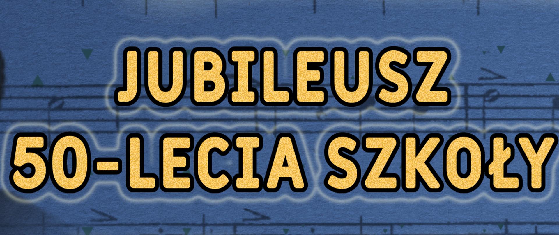 Plakat promujący jubileusz 50-lecia Państwowej Szkoły Muzycznej I stopnia im. Jana Sebastiana Bacha w Grajewie zawiera następujące elementy: Dominującym kolorem jest ciemny niebieski z elementami graficznymi, takimi jak nuty muzyczne, co podkreśla temat związany z muzyką. W górnej części znajduje się duży napis "50 LAT PSM W GRAJEWIE". Poniżej "20.10.2024, godz. 15:00" - informacja o mszy świętej. "24.10.2024, godz. 16:00" - szczegóły dotyczące oficjalnej części i koncertu. Wskazanie lokalizacji dla mszy i koncertu (kościół oraz sala koncertowa PSM).
Podkreślono, że wstęp na wydarzenie jest wolny, co zachęca do uczestnictwa. Na dole plakatu znajdują się logotypy sponsorów i partnerów: Centrum Edukacji Artystycznej, Miasto Grajewo oraz Podlaski Urząd Marszałkowski, co wskazuje na wsparcie lokalnych instytucji.