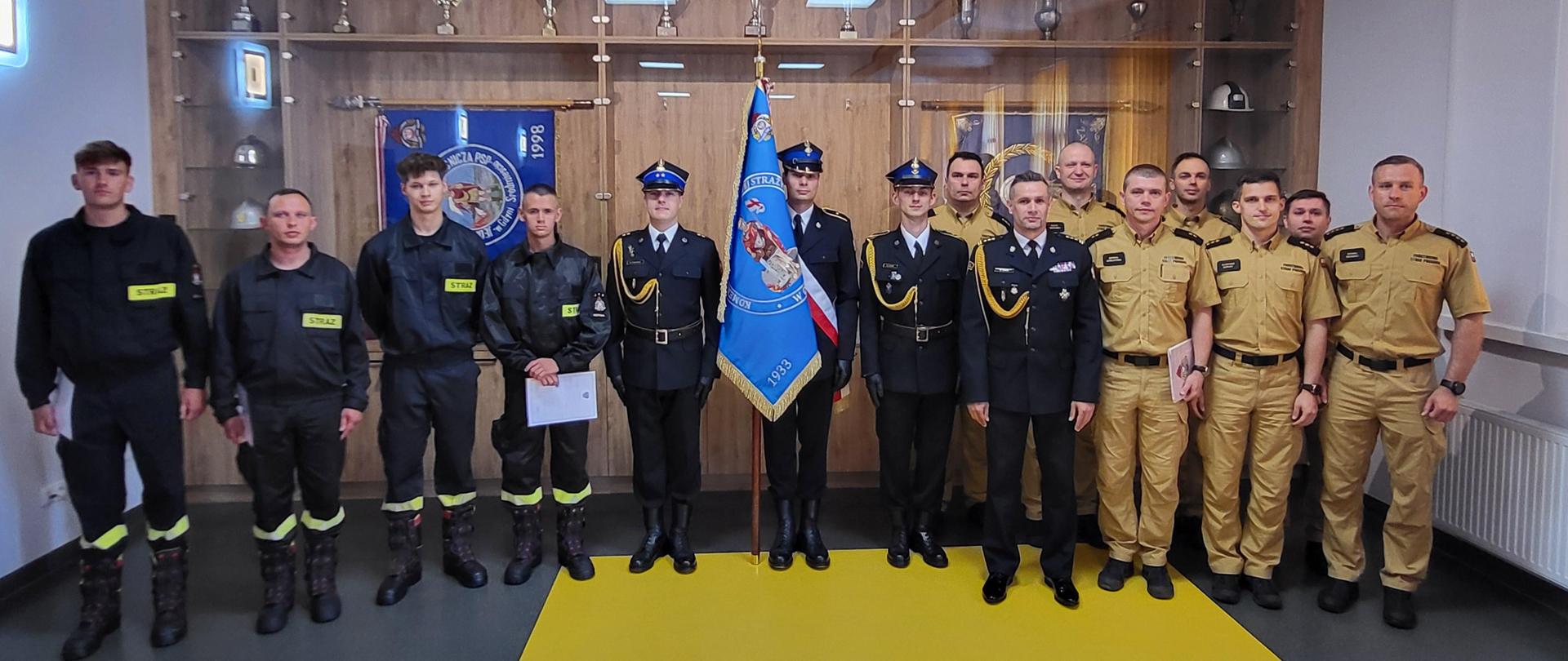 Funkcjonariusze Komendy Miejskiej Państwowej Straży Pożarnej w Gdynia