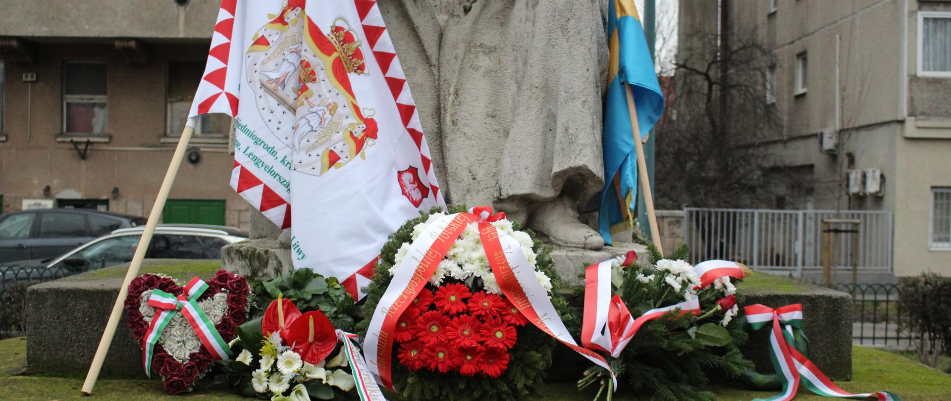 Złożenie wieńców pod pomnikiem Stefana Batorego w Budapeszcie