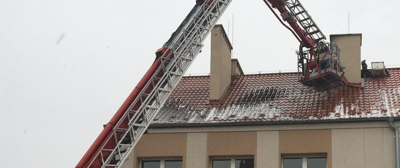 PoŻar Dachu SzkoŁy Podstawowej Komenda Powiatowa Państwowej Straży Pożarnej W Pleszewie 