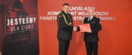 Wręczenie aktu powołania przez Dolnośląskiego Komendanta Wojewódzkiego PSP dla mł. kpt. Krzysztofa Mastalerza.