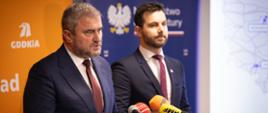 Konferencja prasowa z udziałem wiceministra infrastruktury, pełnomocnika rządu ds. przeciwdziałania wykluczeniu komunikacyjnemu Stanisława Bukowca podsumowującą rok na drogach krajowych i przedstawiającą plany Generalnej Dyrekcji Dróg Krajowych i Autostrad na nadchodzący rok.