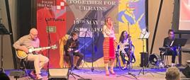 Together for Ukraine – Razem dla Ukrainy - w Singapurze - występ ukraińskiego zespołu Red Kalyna