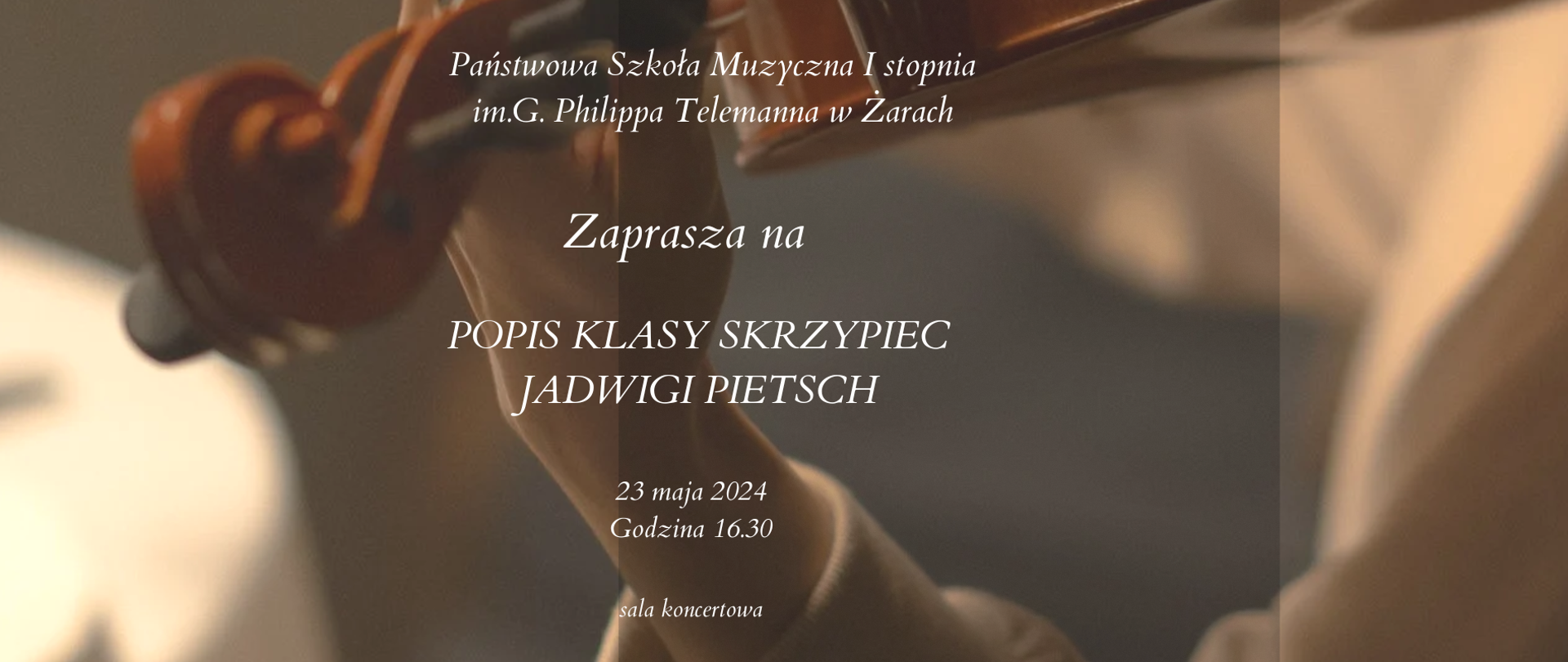 
Plakat przedstawia Państwową Szkołę Muzyczną I stopnia im. G. Philippa Telemanna w Żarach i zaprasza na popis klasy skrzypiec prowadzonej przez Jadwigę Pietsch.
Oto szczegółowy opis informacji zawartych na plakacie:
Nazwa szkoły: Państwowa Szkoła Muzyczna I stopnia im. G. Philippa Telemanna w Żarach
Informacja o wydarzeniu: Popis klasy skrzypiec
Prowadząca: Jadwiga Pietsch
Data: 23 maja 2024
Godzina: 16:30
Miejsce: Sala koncertowa
Dodatkowe informacje:
Na plakacie znajduje się zdjęcie osoby grającej na skrzypcach.
Plakat jest utrzymany w eleganckiej tonacji kolorystycznej, z wykorzystaniem czerni, bieli i złota.
Czcionka jest czytelna i łatwa do odczytania.
Ogólne wrażenie:
Plakat jest przejrzysty, estetyczny i informuje o najważniejszych szczegółach wydarzenia.
Z pewnością zachęci miłośników muzyki do udziału w popisie klasy skrzypiec.
Co plakat mówi o szkole?
Plakat pokazuje, że Państwowa Szkoła Muzyczna I stopnia im. G. Philippa Telemanna w Żarach jest miejscem, w którym można rozwijać swoje muzyczne talenty. Szkoła oferuje wysoki poziom nauczania i organizuje liczne koncerty i wydarzenia muzyczne.
Co plakat mówi o nauczycielce?
Plakat pokazuje, że Jadwiga Pietsch jest doświadczoną i cenioną nauczycielką skrzypiec. Jej uczniowie odnoszą sukcesy w konkursach i koncertach.
Co plakat mówi o wydarzeniu?
Plakat pokazuje, że popis klasy skrzypiec to wydarzenie, na którym można usłyszeć utalentowanych młodych muzyków. Jest to doskonała okazja do zapoznania się z dorobkiem szkoły i jej uczniów.