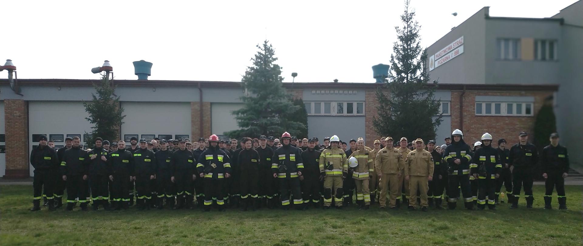 Szkolenie LPR dla strażaków OSP - uczestnicy szkolenia na zdjęciu grupowym