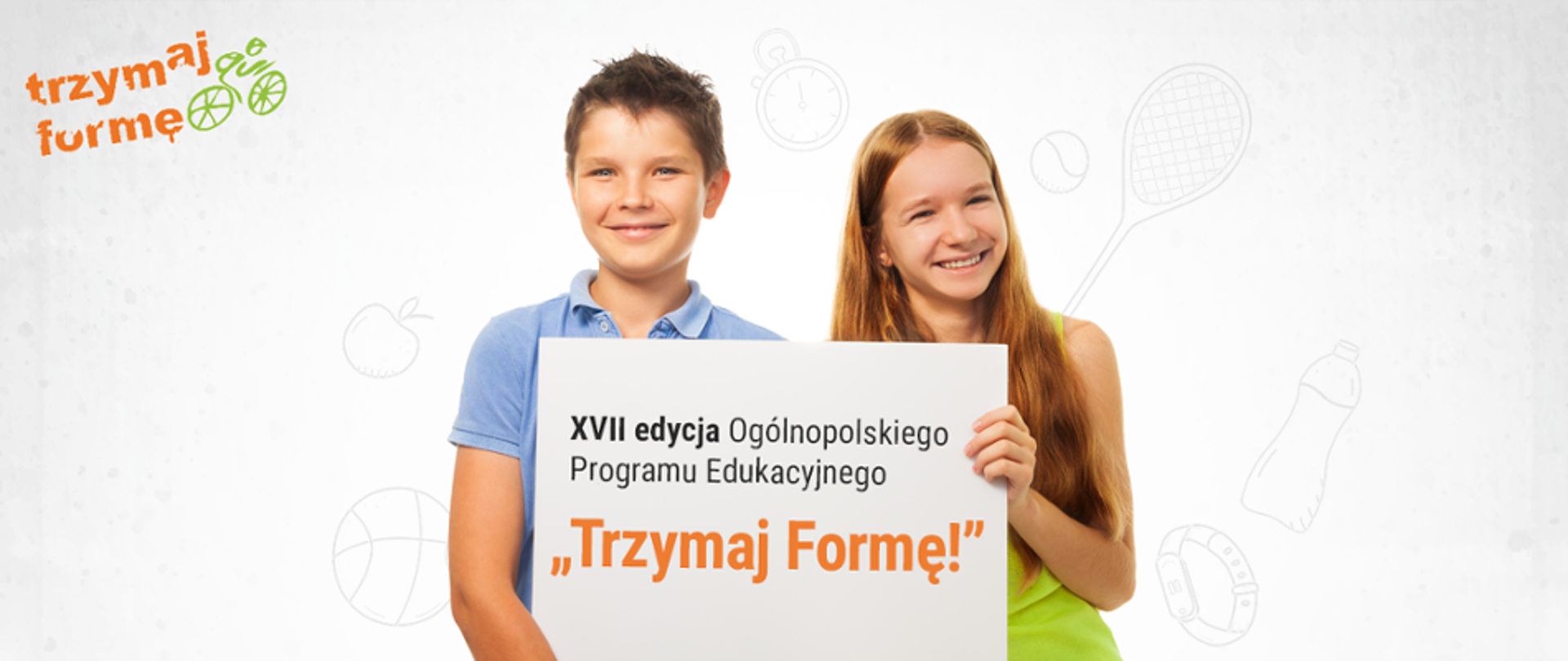  zdjęcie przedstawia chłopca i dziewczynkę którzy w dłoniach trzymają napis XVII edycja Ogólnopolskiego Programu Edukacyjnego „Trzymaj Formę!” w lewym górnym rogu widnieje napis w kolorze pomarańczowym trzymaj formę oraz zielony rower