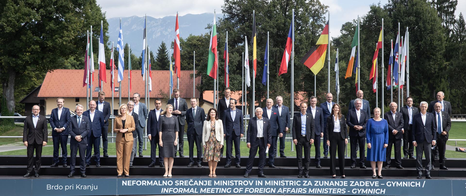 2021.09.03 Lublana . Minister Zbigniew Rau . Delegacja na GYMNICH do Brdo . Family photo .
Fot. Tymon Markowski / MSZ