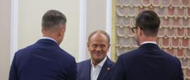 premier Donald Tusk, z członkami rady ministrów podczas posiedzenia rady