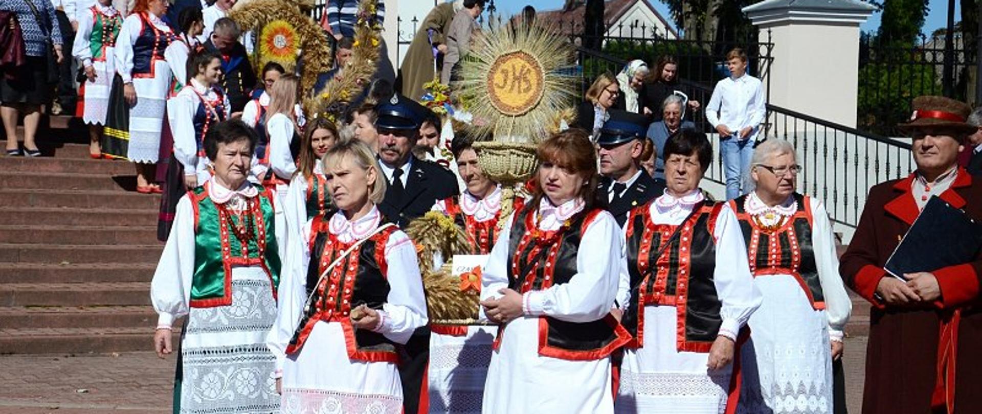 Na zdjęciach uczestnicy dożynek parafialno-gminnych w Gminie Kadzidło