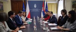 Dwustronne konsultacje polityczne z szefem serbskiego MSZ wicepremierem Ivicą Dačiciem, spotkanie z przewodniczącymi Komisji Spraw Zagranicznych oraz serbsko-polskiej grupy przyjaźni w Skupsztinie były głównymi punktami wizyty wiceszefa polskiej dyplomacji w Belgradzie 