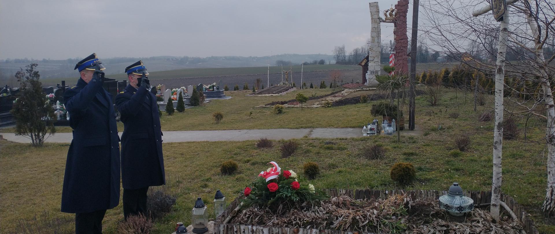 Kazimierscy strażacy uczcili pamięć i oddali hołd w dniu Narodowego Dnia Pamięci "Żołnierzy Wyklętych" w miejscowości Gorzków – powiat kazimierski.