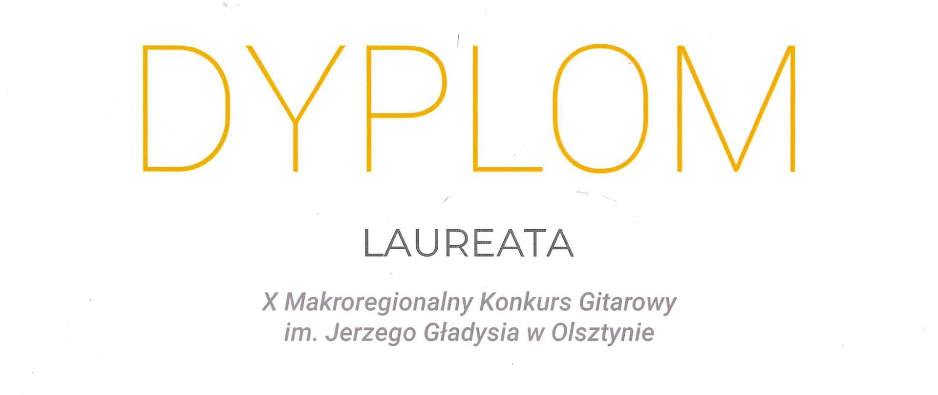 Na białym tle napisy. Dyplom laureata 10 Makroregionalny Konkurs Gitarowy im. Jerzego Gładysia w Olsztynie. Wyróżnienie grupa pierwsza Kacper Chojecki Państwowa Szkoła Muzyczna pierwszego stopnia w Pułtusku nauczyciel Jacek Siemiątkowski. Na dole dyplomu podpisy przewodniczącego jury i dyrektora Państwowej Szkoły Muzycznej pierwszego i drugiego stopnia im. Fryderyka Chopina w Olsztynie. 