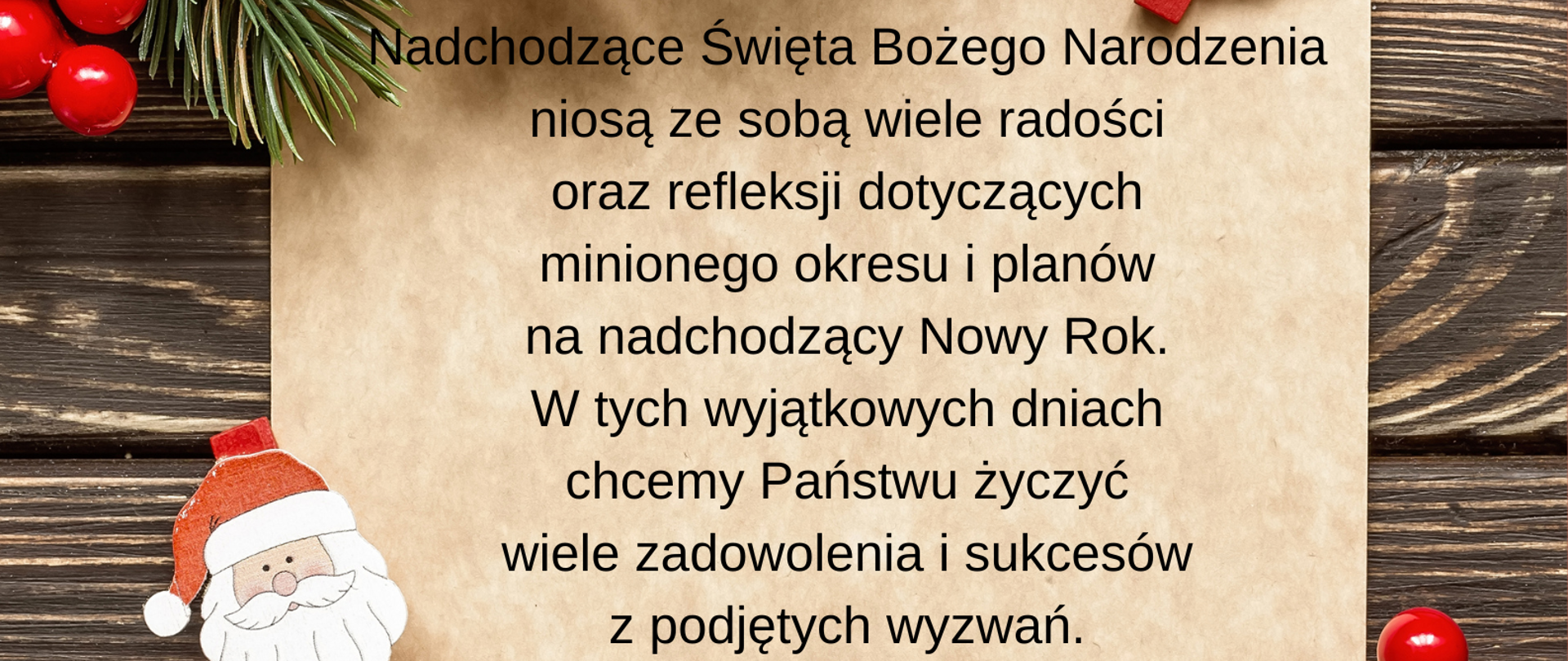 Tłem plakatu jest siedzisko ławki w kolorze brązowym. W górnym, lewym rogu jest stroik świąteczny wykonany z gałązki choinki, bąbek srebrnych i czerwonej oraz owoców jarzębiny. W przwym dolnym rogu znajduje się gałązka z owocami jarzębiny. Pośrodku plakatu znajdyje się beżowa kartka z życzeniami świątecznymi, a wokół niej umieszczone są głowy mikołajów oraz paczka z prezentem.