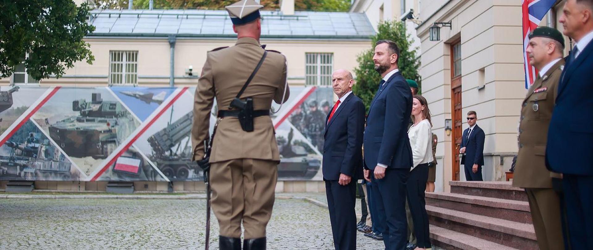 24 lipca 2024 r. w Warszawie odbyło się spotkanie Władysława Kosiniaka-Kamysza, wicepremiera - ministra obrony narodowej z sekretarzem obrony Wielkiej Brytanii Johnem Healeyem.