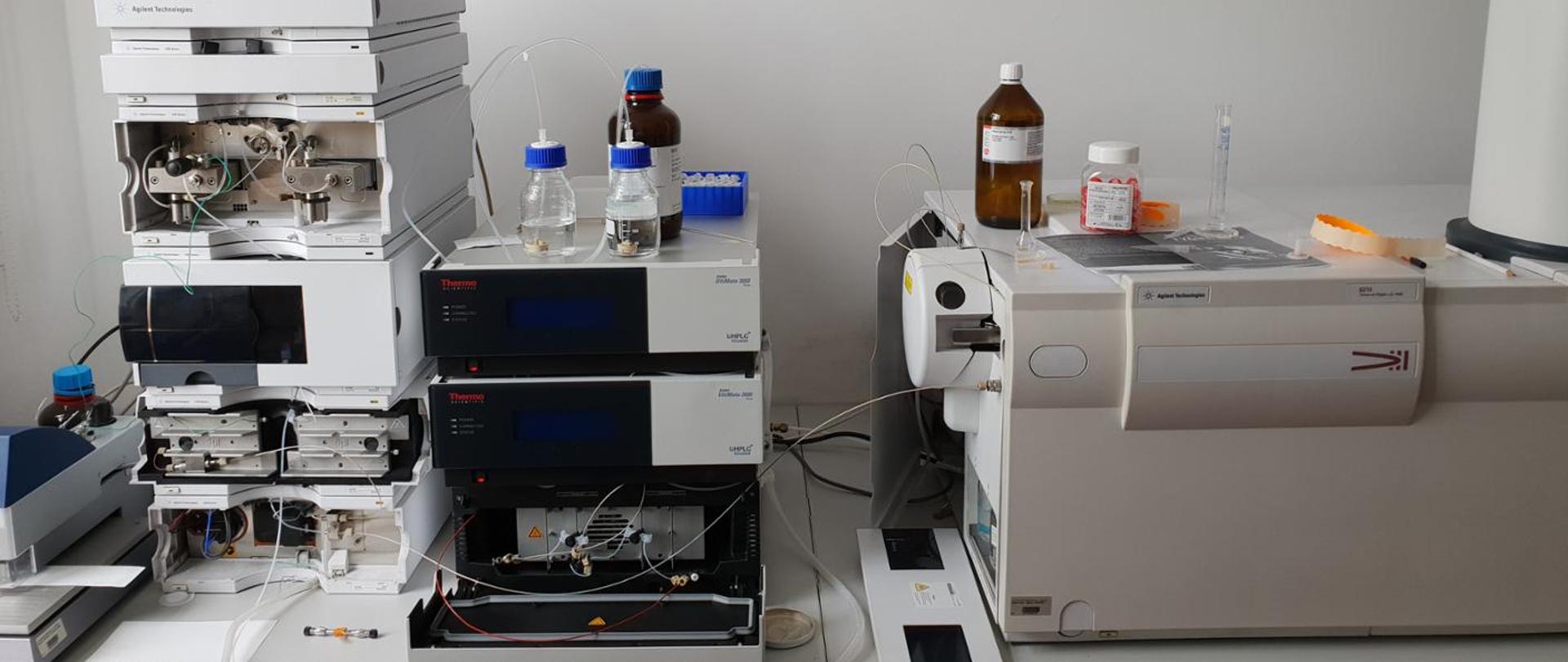 A lab full of equipment
