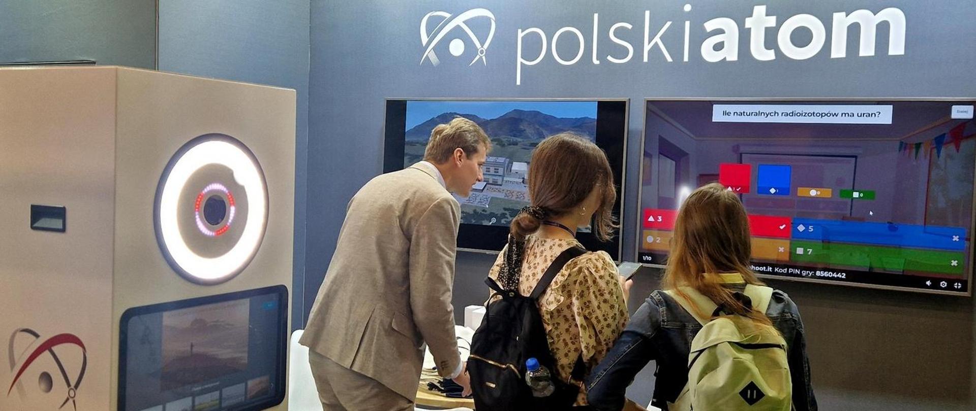 Stoisko edukacyjne Polski Atom na Europejskim Kongresie Gospodarczym 2024 w Katowicach