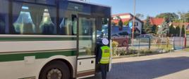 Kontrole autobusów dowożących dzieci do szkoły w miejscowości Kliniska Wielkie