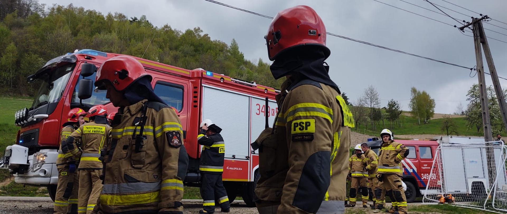 Strażacy podczas działań ratowniczych