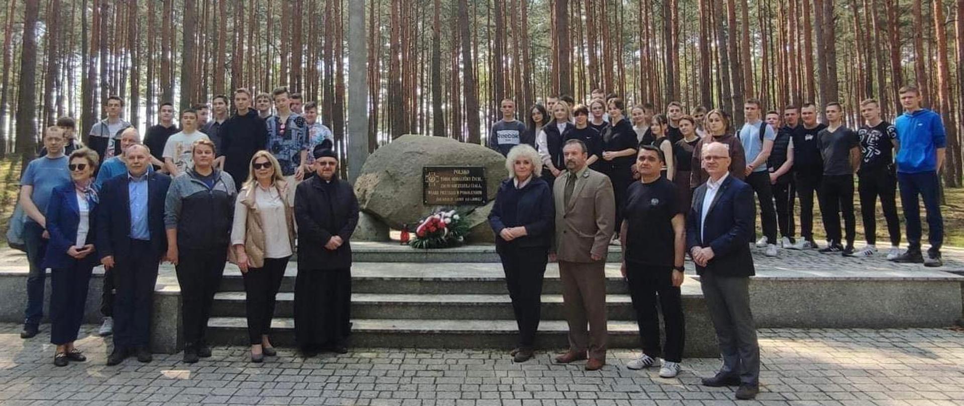 Sadzenie drzew w Gminie Łochów