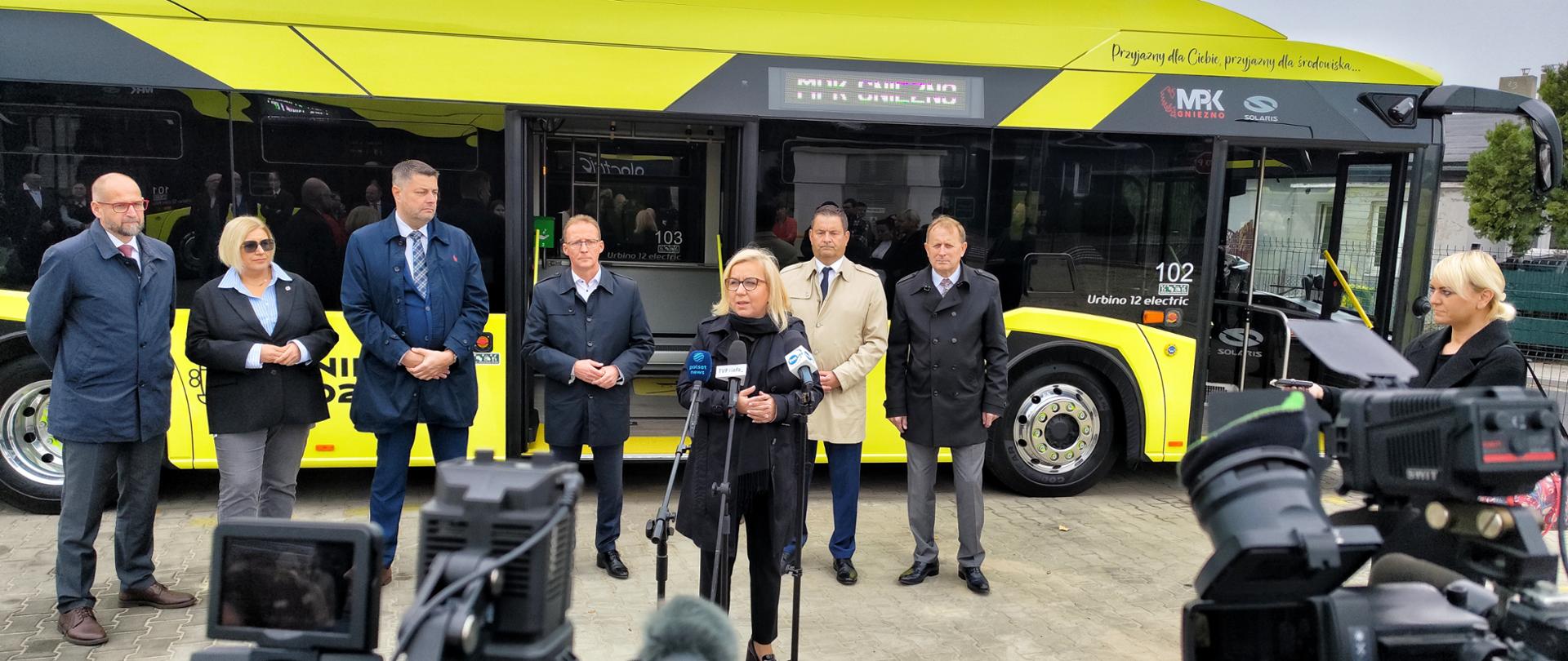  ministra klimatu i środowiska Paulina Hennig-Kloska w Gnieźnie podczas prezentacji elektrycznych autobusów i przemówienia