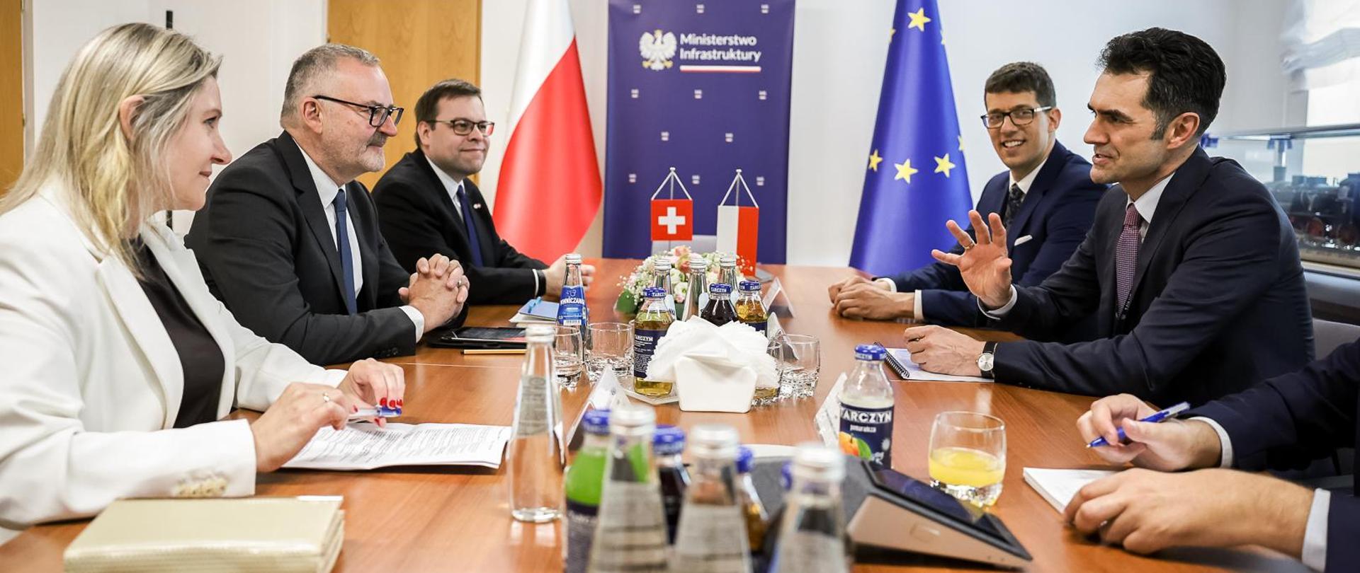 Spotkanie wiceministra infrastruktury Piotra Malepszaka z ambasadorem Szwajcarii