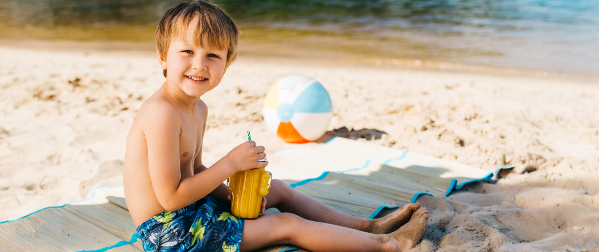 zdjęcie chłopca na plaży