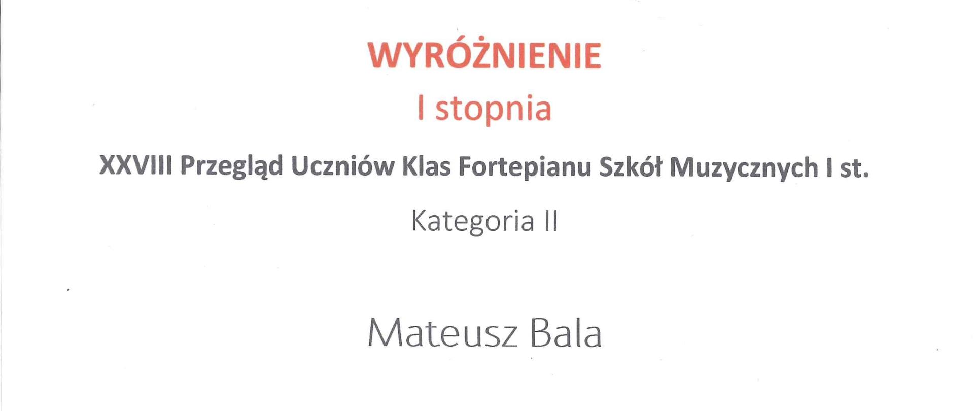 Na białym tle czerwono czarne napisy dyplom wyróżnienie I stopnia 28 przegląd uczniów klas fortepianu szkół muzycznych I stopnia. Mateusz Bala Państwowa Szkoła Muzyczna I stopnia w Pułtusku. Nauczyciel Łukasz Niedzielski. Na dole z lewej strony czarna grafika przedstawiająca fortepian. Z prawej strony podpisy jury.