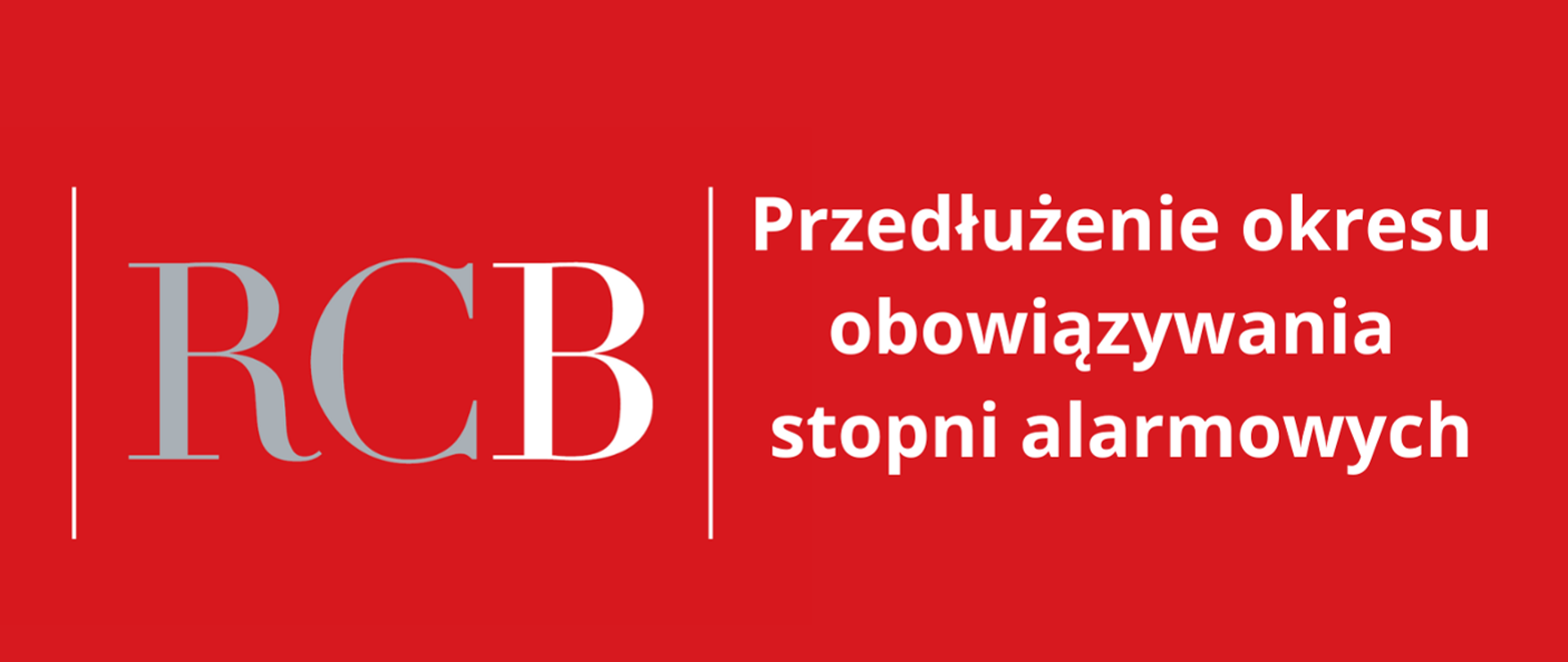 na czerwonym kwadracie białe napisy informujące o przedłużeniu okresu obowiązywania stopni alarmowych, wielkie litery od lewej "RC" w kolorze szarym 