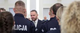 65 nowych policjantów i odznaczenia za długoletnią służbę
