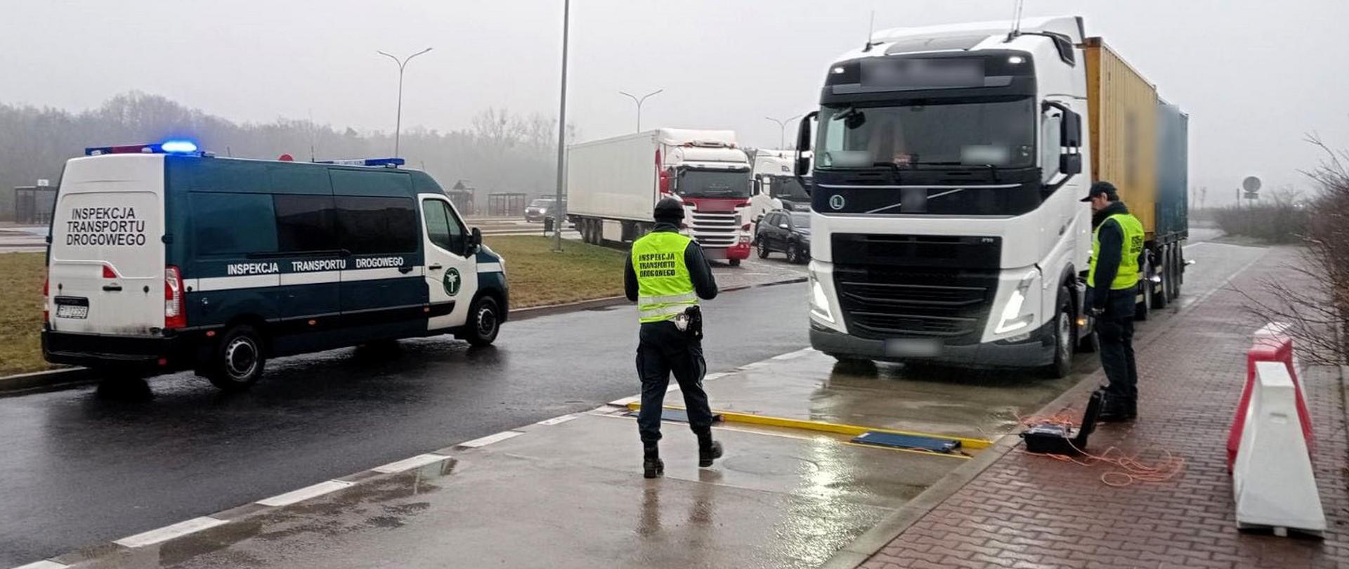 „Stonoga” złożona z trzech pojazdów została zatrzymana na obwodnicy Gniezna 