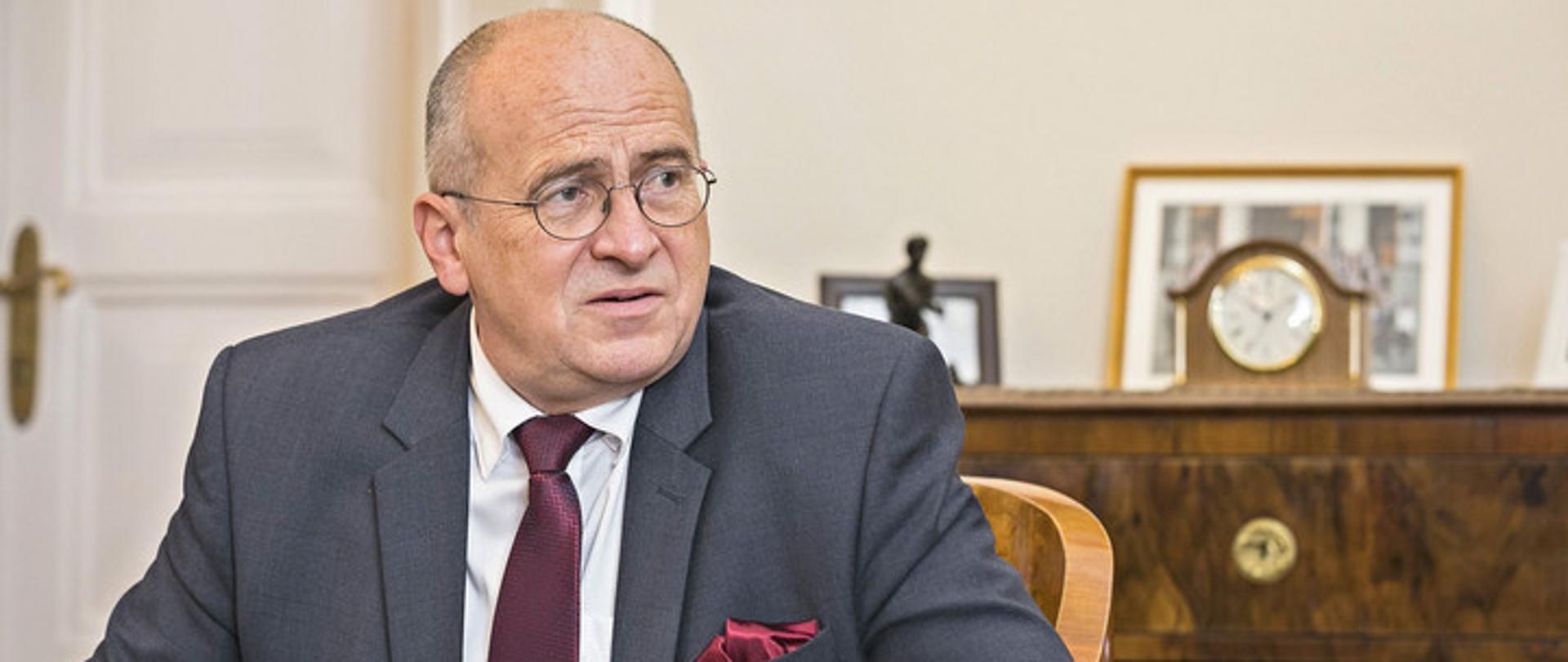 Zbigniew Rau külügyminiszter
