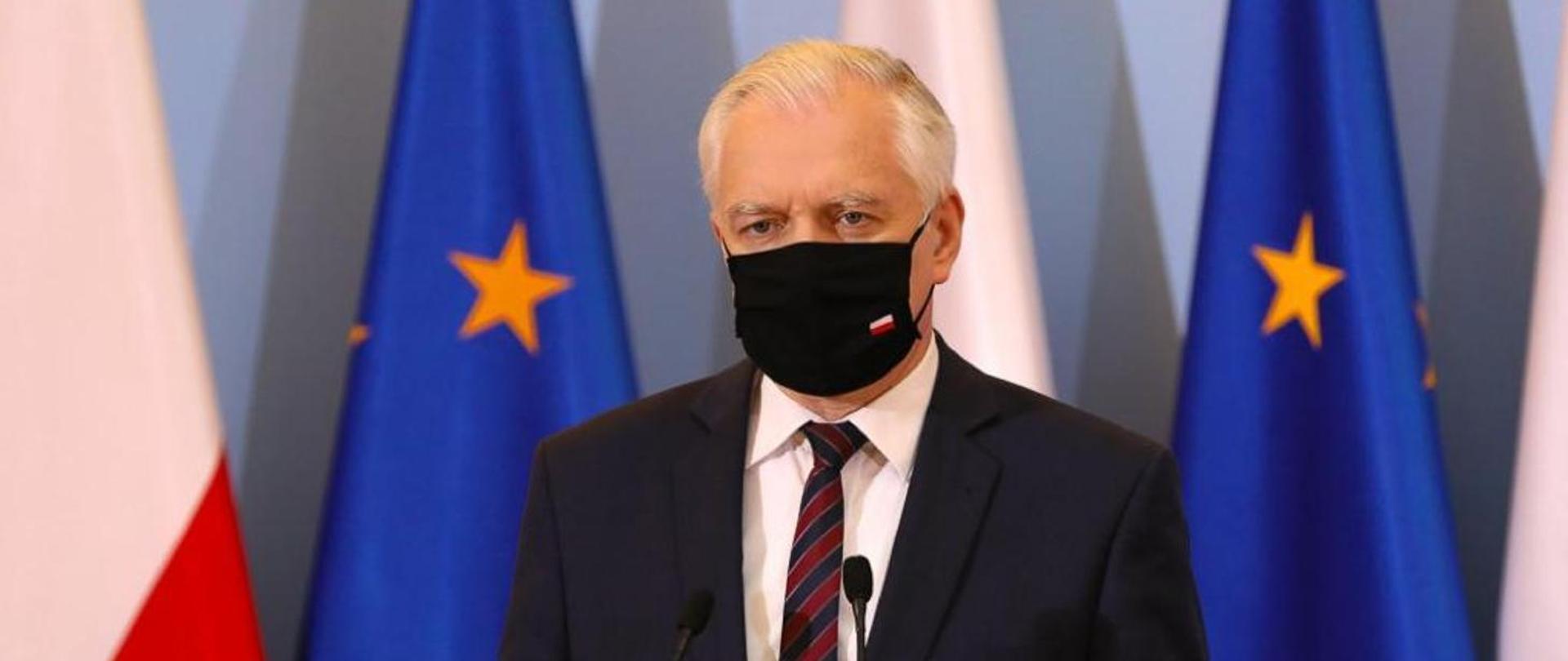 Prime Minister Jarosław Gowin wearing a cloth face mask