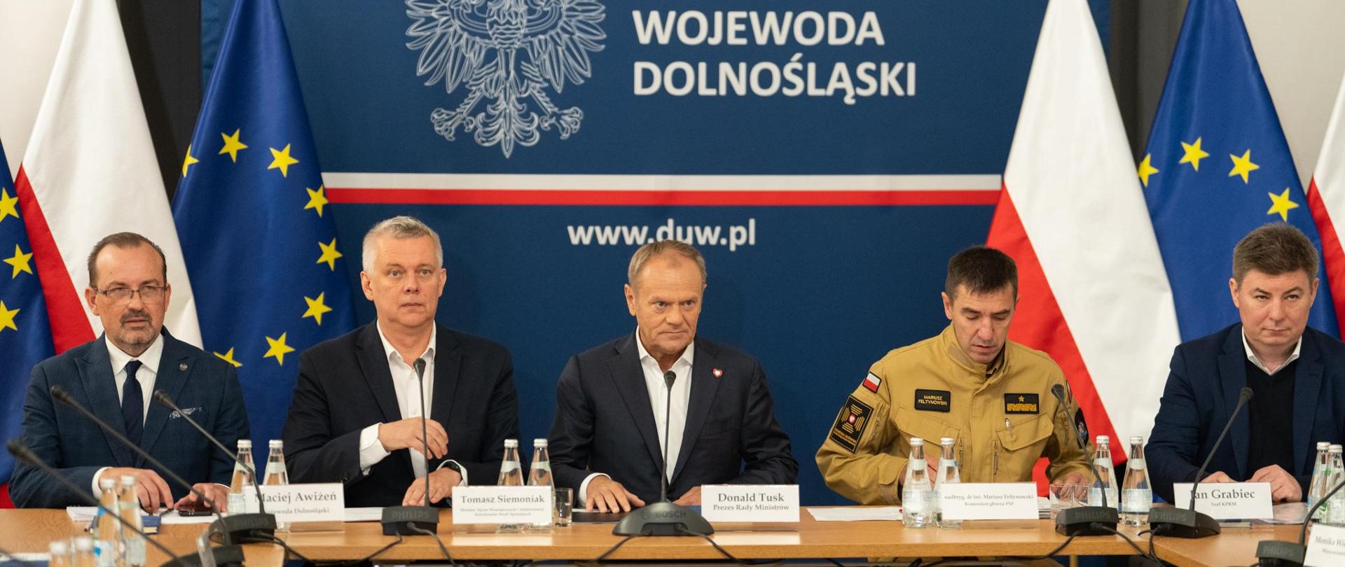 Premier Donald Tusk przewodniczył odprawie ze służbami w związku z zagrożeniem powodziowym w regionie.