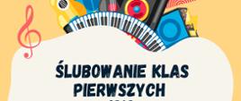 Zdjęcie przedstawia plakat informujący o ślubowaniu klas pierwszych oraz obchodach dnia edukacji narodowej. Na żółtym tle w górnej części plakatu widnieją instrumenty, w środku plakatu granatowe napisy, a w dolnej części czerwonym kolorem informacje o miejscu i godzinie uroczystości. 