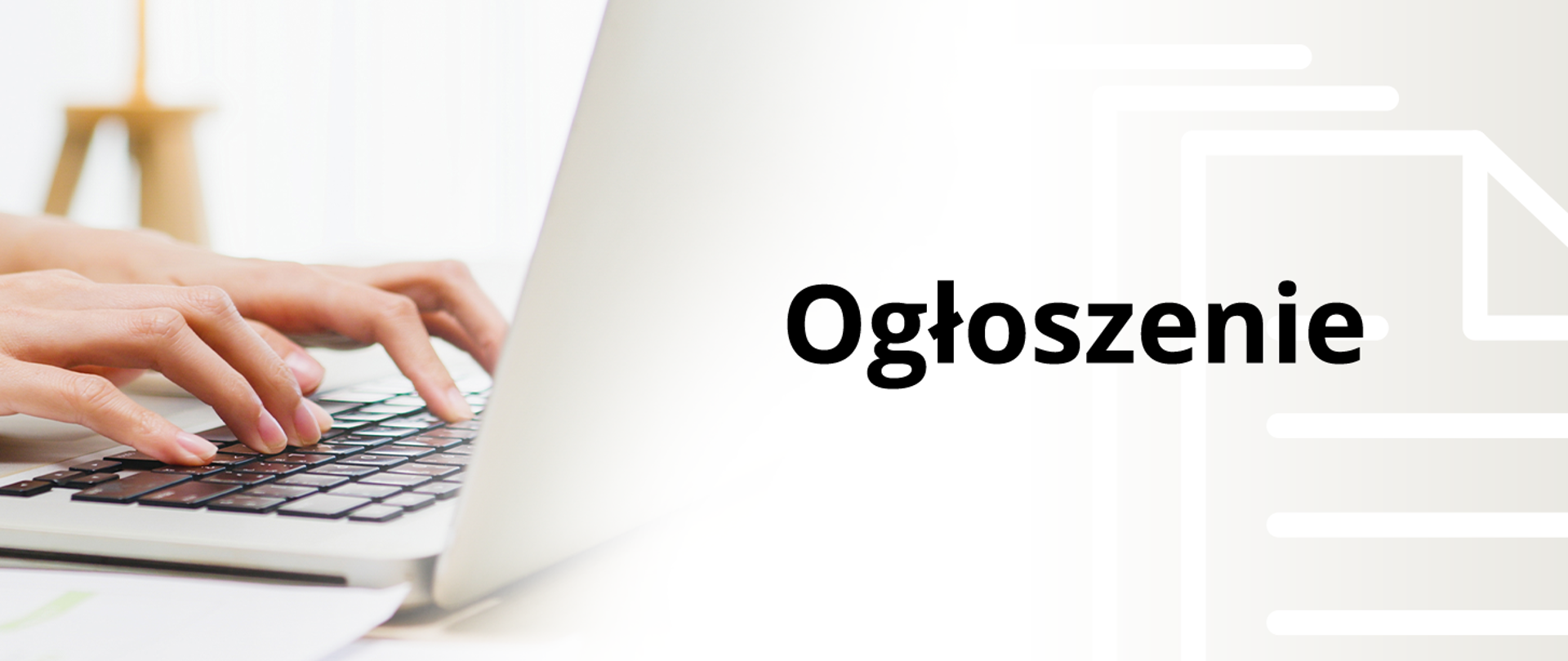 Szare tło, dłonie na klawiaturze komputera po lewej stronie. Po prawej tekst w kolorze czarnym Ogłoszenie