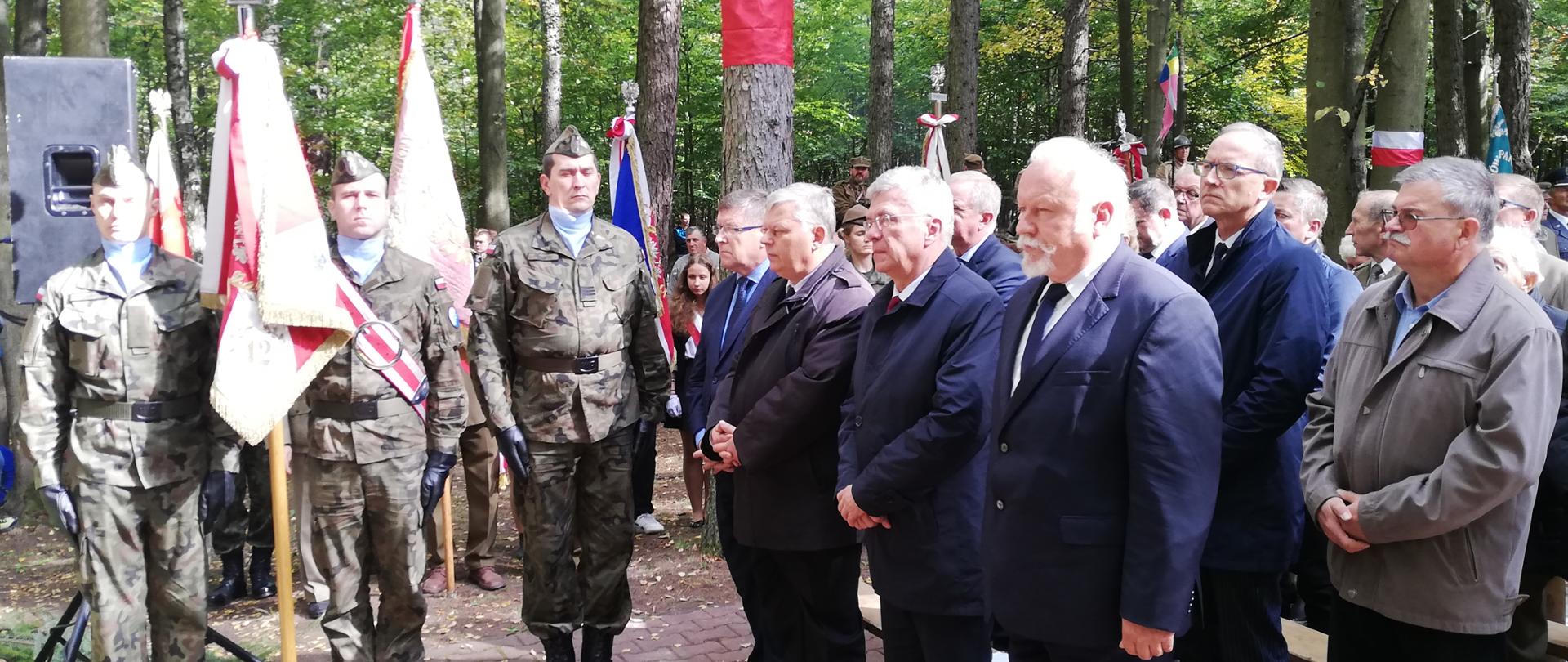 Goście obchodów rocznicowych w Stefanowie.