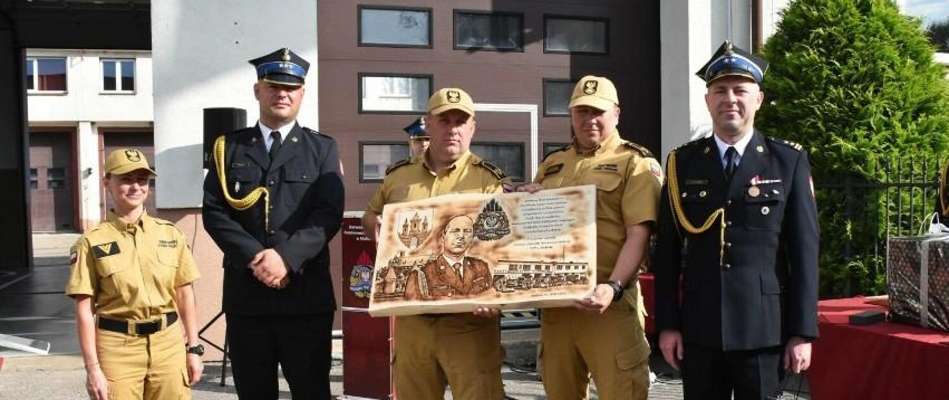 Zdjęcie pamiątkowe strażaków