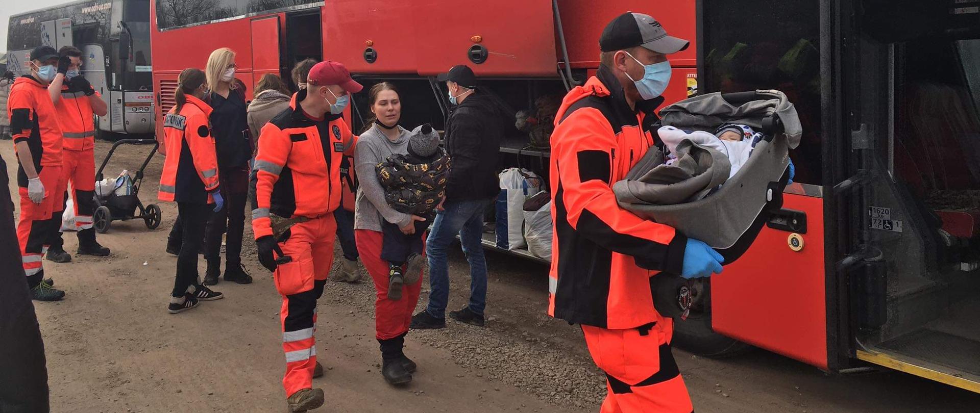 Grupa najmłodszych dzieci została ewakuowana do Polski 